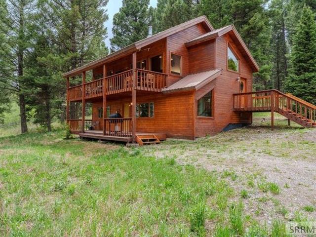 5611 2 Lazy 2 Rd, Island Park, ID 83429