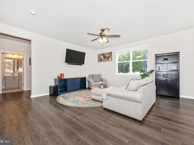 5613 Zoe Lane