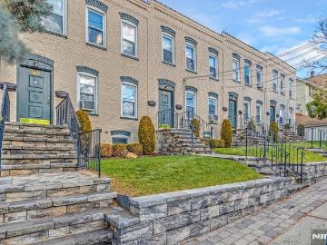 561 Broad, Carlstadt, US, NJ