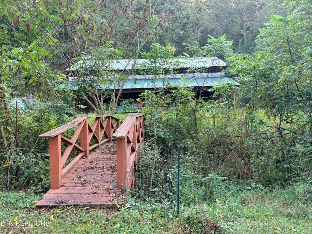 561 Mans Hollow Rd