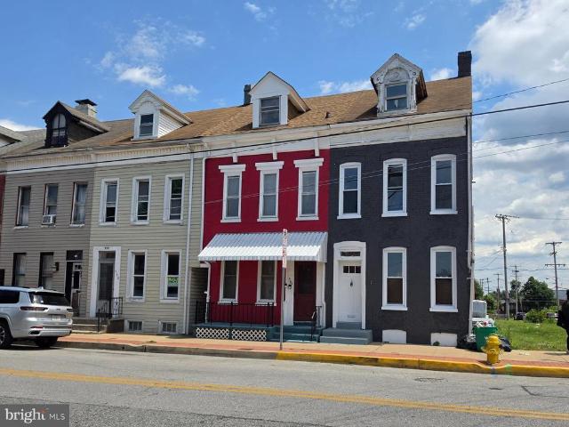 561 S Queen Street