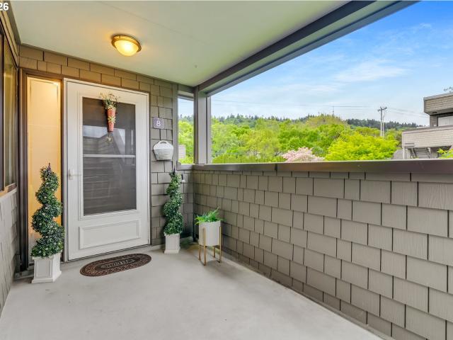 5624 S Riverside Ln, Unit 8, Portland, OR 97239 | MLS #762423