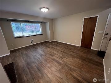 5624 Wisteria Ln NE, Bremerton, WA 98311 | MLS #2458