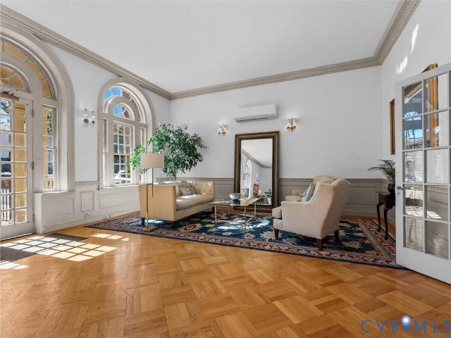 5621 Cary Street Road U506
