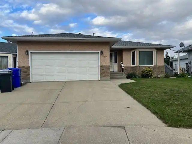 5621 58 Avenue, Olds — 5621 58 Avenue, Olds