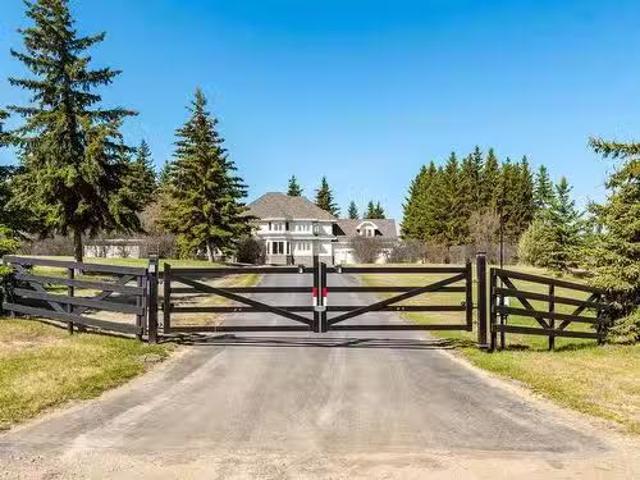 56220 Rge Road 231, Rural Sturgeon County, AB, T0A 1N4 house.