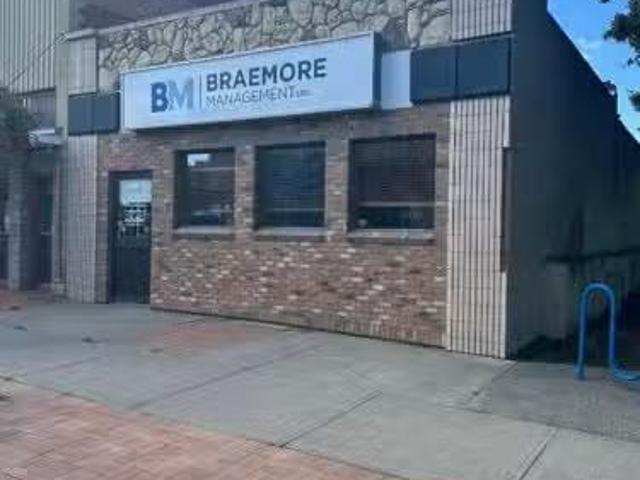 562 2 Street Se, Medicine Hat, AB, T1A 0C5 commercial for le.
