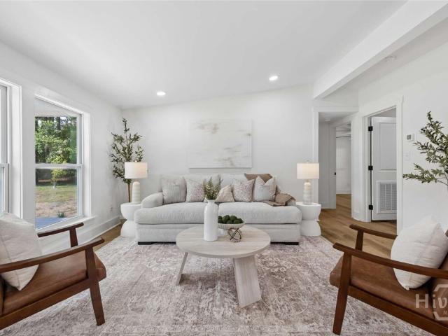 562 4th St Extension