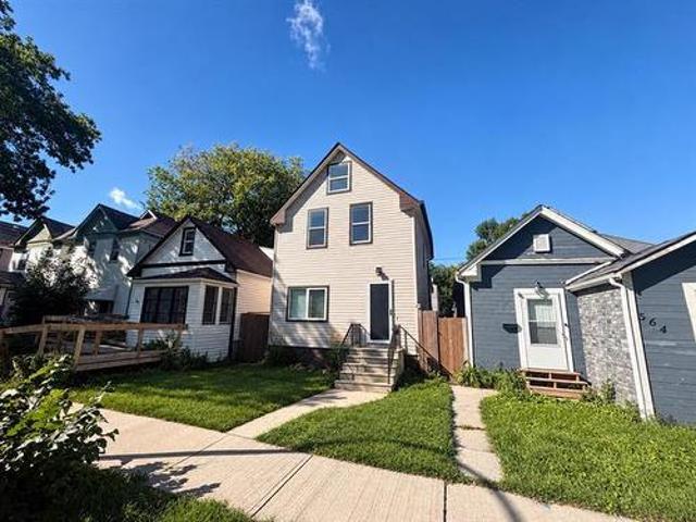 562 Beverley St, Winnipeg, MB, R3G 1V2 house for sale | Listing ID 202621 | Royal LePage