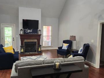 562 Pinecrest Drive