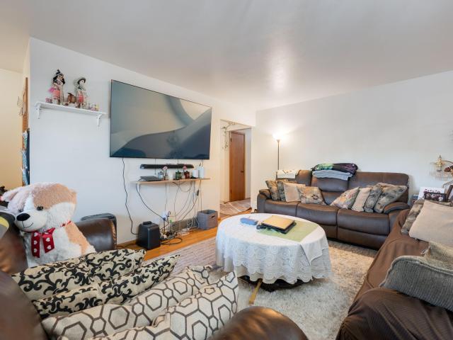 5637 N 86th Pl