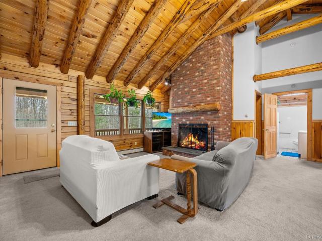 563 Peenpack Trail
