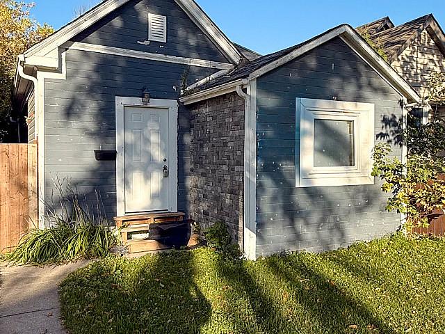 564 Beverley Street, Winnipeg R3g 1v2