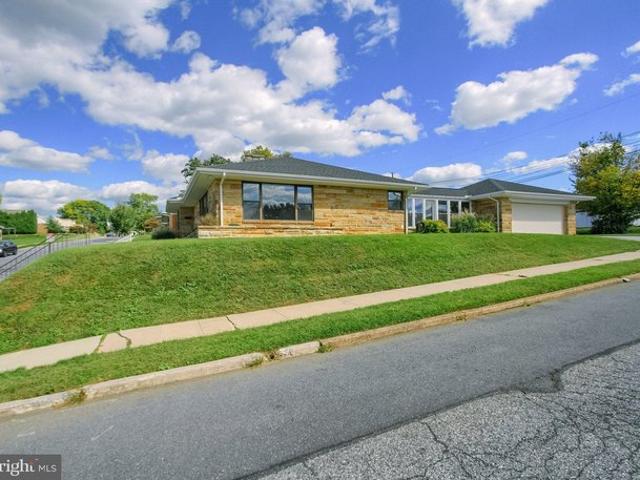 564 W Caracas Ave, Hershey, PA 17033