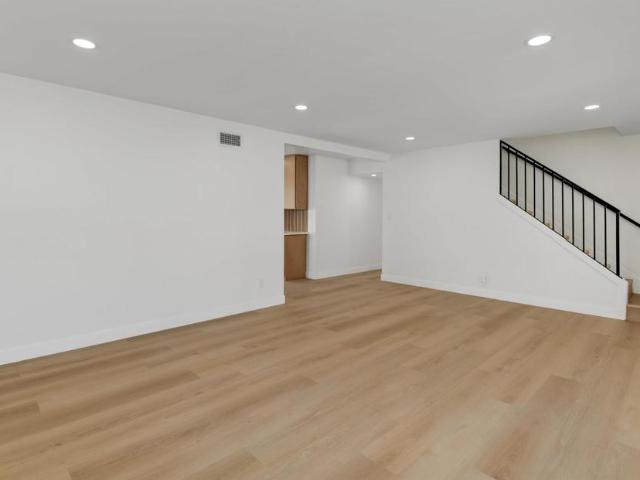 5657 Red River Dr