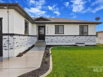 565 Clearwater Way
