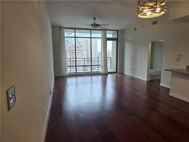 565 Peachtree Street NE 1301