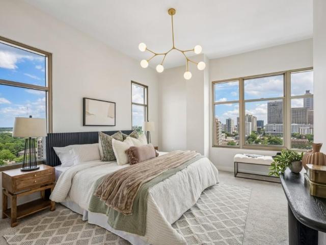 565 Peachtree Street NE 1610