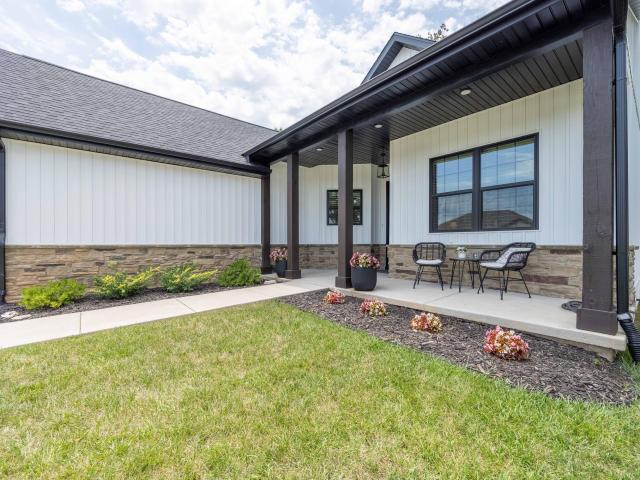 5669 S Cloverdale Lane