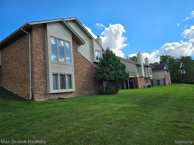 5663 Hillcrest Circle # 64