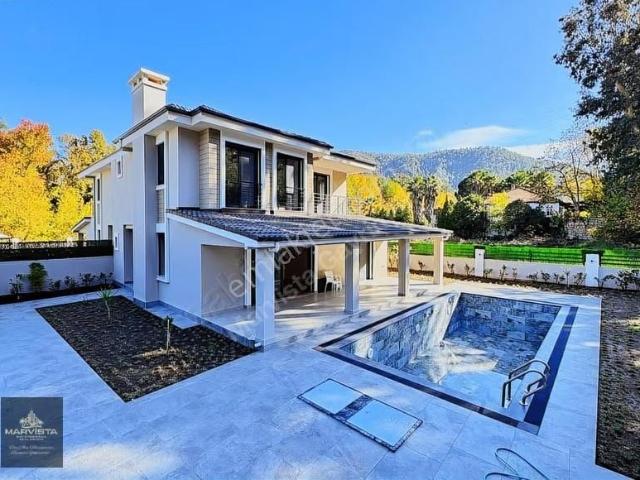 566 M² Arsa İçinde 4+1 Lüks Villa Müştemilatlı havuzlu
