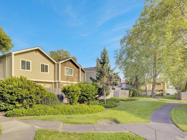 566 Santa Alicia Dr, Rohnert Park, CA 94928 | MLS #325040