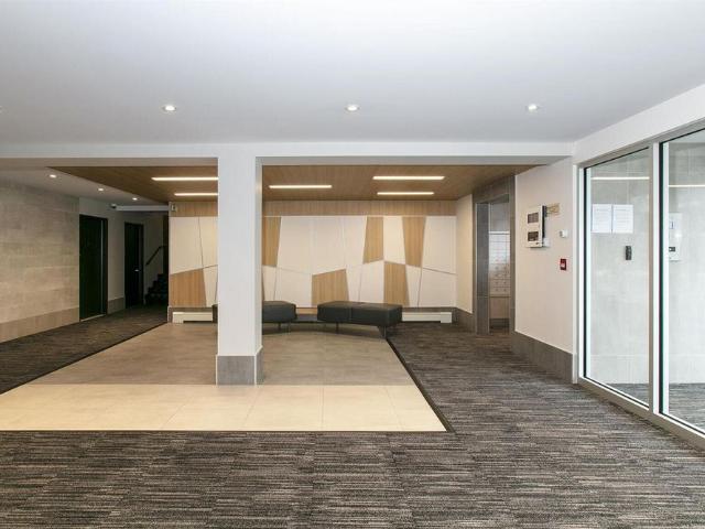 5675 5725 Côte St Luc Road Hampstead House 2 Bedrooms 5675 Chemin De La Côte Saint Luc, Montréal
