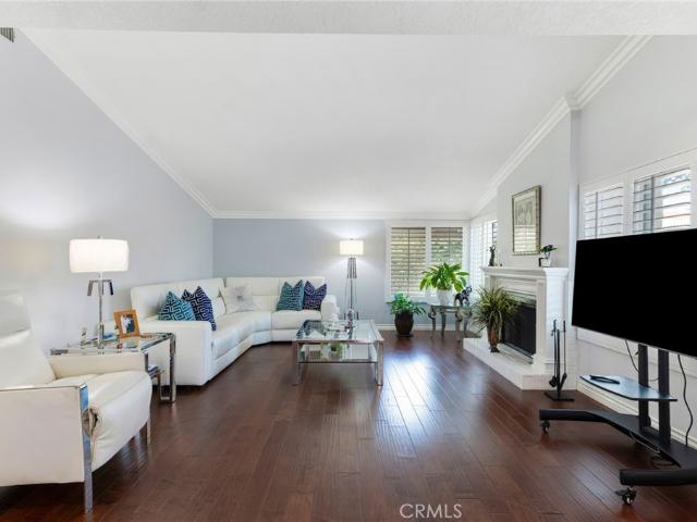 5688 E Los Angeles