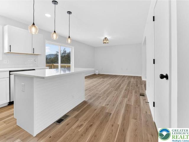 5693 Neola Rd, Stroudsburg, PA 18360 | MLS #778510