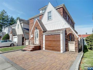 569 Monroe Place