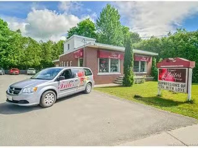 569 Woodstock Rd, Fredericton, NB, E3B 2J2 commercial for sa.