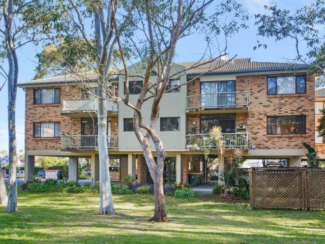 5/6 12 Hindmarsh Avenue, North Wollongong