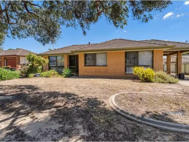 56 Undurra Drive, Glenfield Park House for rent Listed by Lea.