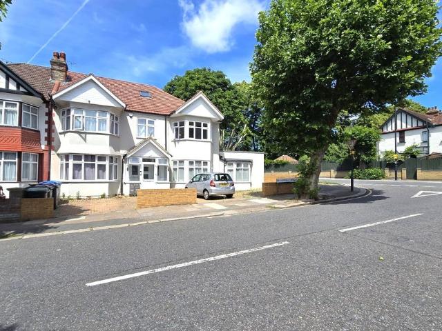 56 Broomfield Avenue, Southgate N13, 2 bed property to rent, £2,100 pcm | PrimeLocation