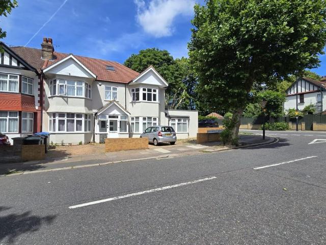 56 Broomfield Avenue, Southgate N13, 2 bed property to rent, £2,150 pcm | PrimeLocation