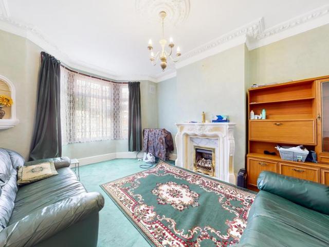 56 Burges Road, London, E6 2BH, United Kingdom | 3 bed townhouse for rent #129952403 | Rentberry