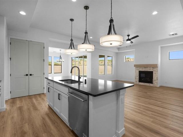 56 Cadena Loop, White Rock, NM 87547