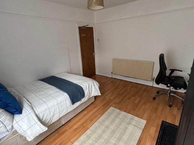 56 Cardigan Street, Luton, LU1 1 bed in a house share to rent £700 pcm £162 pw
