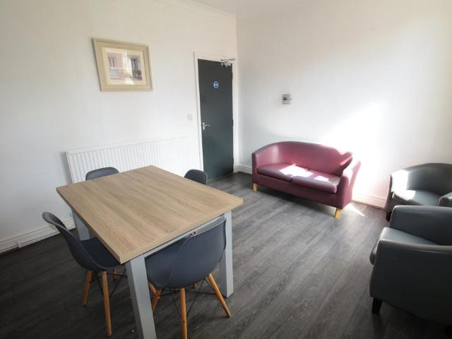 56 Foster Street, Sincil Bank. 5 bed house share to rent £515 pcm £119 pw