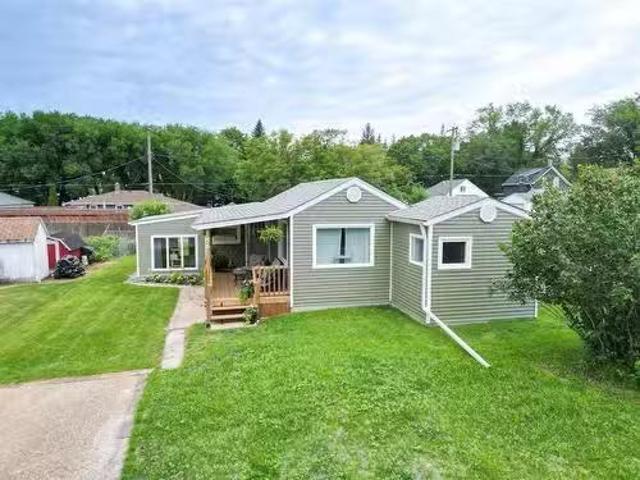 56 Glenwood Street S, Souris, MB, R0K 2C0 house for sale Li.