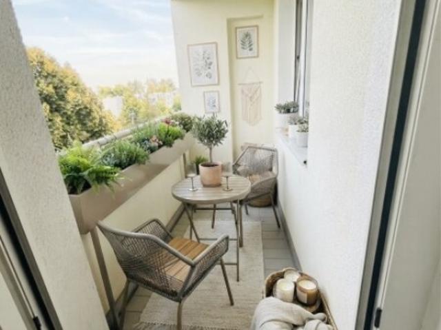56 m² zum Wohlfühlen – 2 Zimmer Wohnung mit Loggia im 5. Geschoß