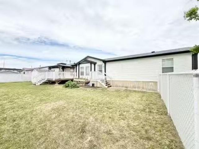 56 Meadowplace Crescent East, Brooks, AB, T1R 1B6 house for.