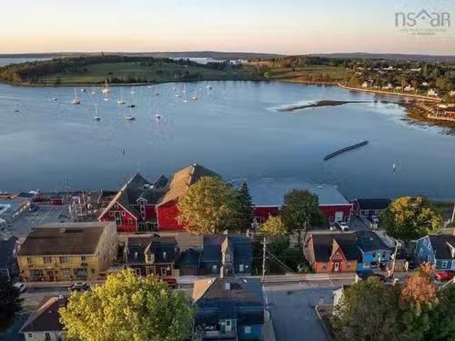 56 Montague Street, Lunenburg, NS, B0J 2C0 house for sale L.