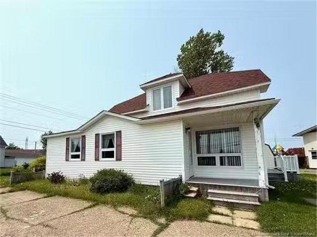 56 Rue Du Pêcheur Nord, Lamèque, NB, E8T 1J4 house for sale.