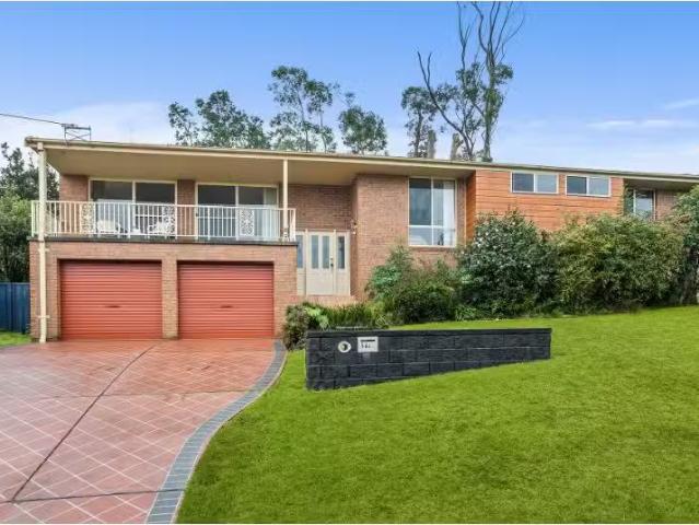56a Campbell Street, Woonona House for rent Listed by Carmen.