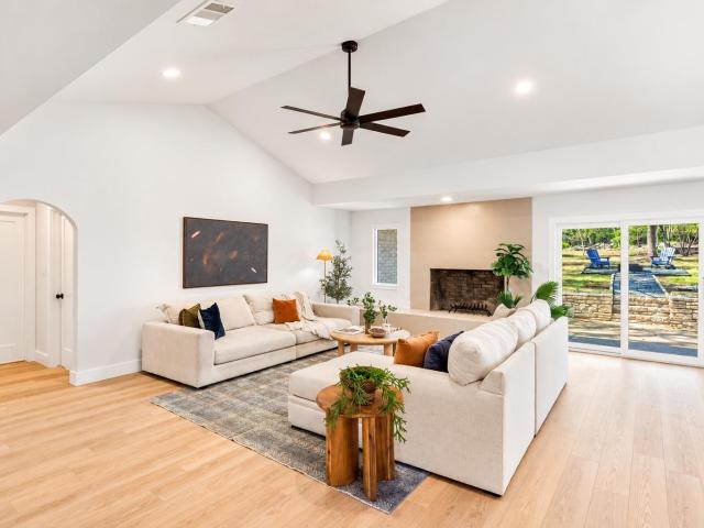 5704 Parkwood Dr