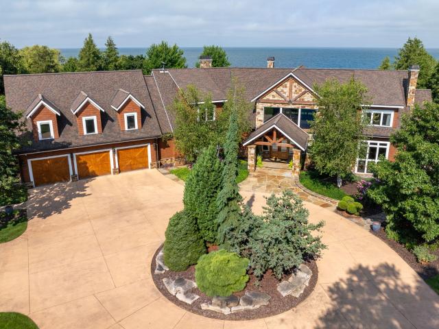 5707 Bay Shore Dr, Sturgeon Bay, WI 54235 | MLS #1947