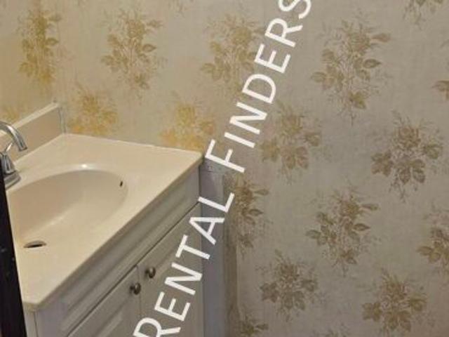 570 Spinnaker Lane, 2 beds, 1 full and 1 half bath