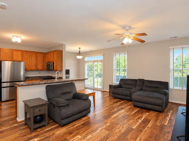 570 Springbrook Trail N