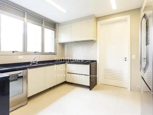 570m² | 4 Suítes | 4 Vagas